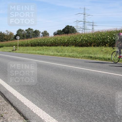 01.09.2024 - 17. Tribühne Triathlon H.Heesch http://msf.ph/oto/6942709 01.09.2024 11:17:46 Radfahren 341, 402, 440 meine-sportfotos.de