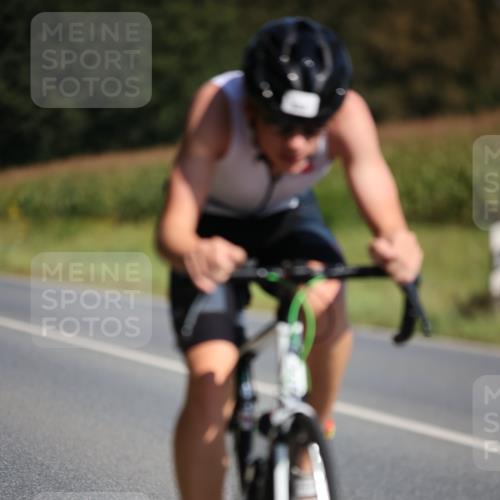 01.09.2024 - 17. Tribühne Triathlon H.Heesch http://msf.ph/oto/6942724 01.09.2024 11:24:46 Radfahren 323, 370, 391, 431, 437, 545 meine-sportfotos.de