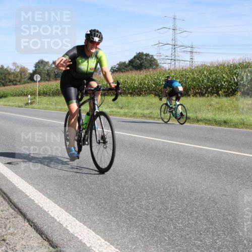 01.09.2024 - 17. Tribühne Triathlon H.Heesch http://msf.ph/oto/6942743 01.09.2024 11:18:32 Radfahren 406, 432 meine-sportfotos.de