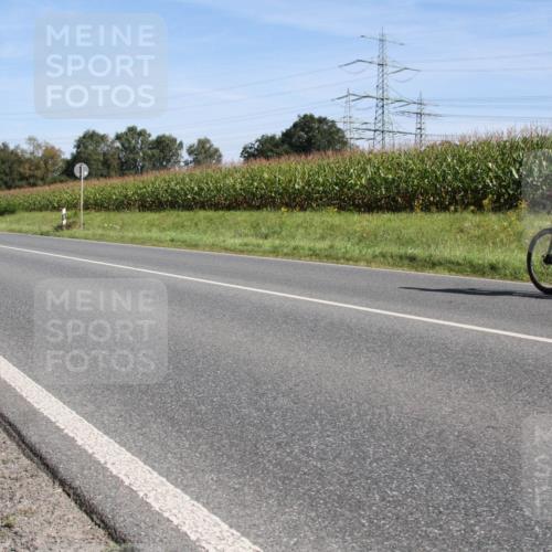 01.09.2024 - 17. Tribühne Triathlon H.Heesch http://msf.ph/oto/6942750 01.09.2024 11:18:40 Radfahren 412 meine-sportfotos.de