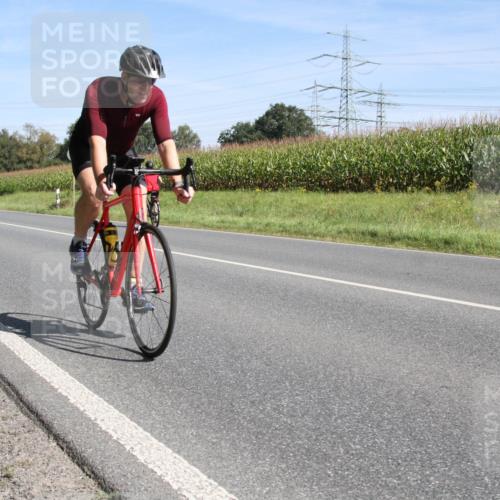 01.09.2024 - 17. Tribühne Triathlon H.Heesch http://msf.ph/oto/6942755 01.09.2024 11:18:43 Radfahren 412 meine-sportfotos.de
