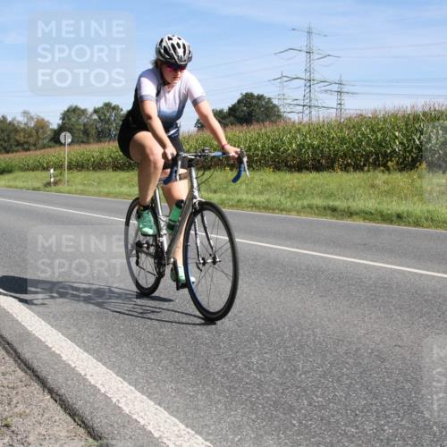 01.09.2024 - 17. Tribühne Triathlon H.Heesch http://msf.ph/oto/6942798 01.09.2024 11:20:34 Radfahren 326 meine-sportfotos.de