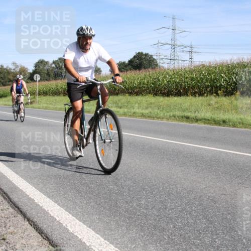 01.09.2024 - 17. Tribühne Triathlon H.Heesch http://msf.ph/oto/6942826 01.09.2024 11:21:29 Radfahren 366, 383, 399, 442 meine-sportfotos.de