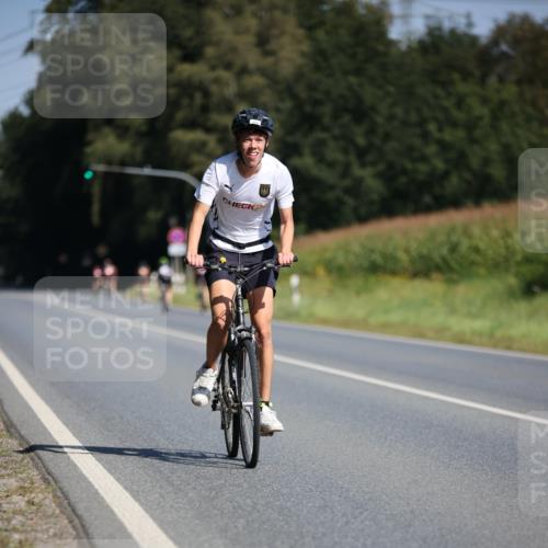 01.09.2024 - 17. Tribühne Triathlon H.Heesch http://msf.ph/oto/6942922 01.09.2024 11:25:31 Radfahren 334, 363, 478, 495, 498 meine-sportfotos.de