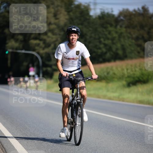 01.09.2024 - 17. Tribühne Triathlon H.Heesch http://msf.ph/oto/6942938 01.09.2024 11:25:31 Radfahren 334, 363, 478, 495, 498 meine-sportfotos.de
