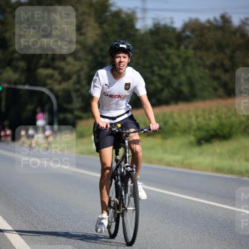 01.09.2024 - 17. Tribühne Triathlon H.Heesch http://msf.ph/oto/6942941 01.09.2024 11:25:31 Radfahren 334, 363, 478, 495, 498 meine-sportfotos.de