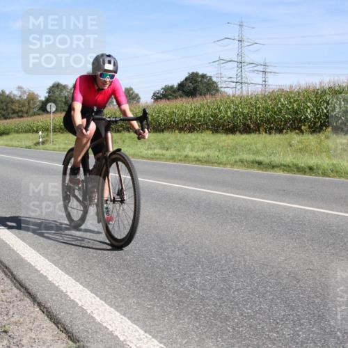 01.09.2024 - 17. Tribühne Triathlon H.Heesch http://msf.ph/oto/6943030 01.09.2024 11:24:38 Radfahren 405 meine-sportfotos.de