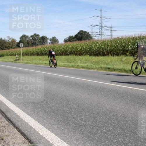 01.09.2024 - 17. Tribühne Triathlon H.Heesch http://msf.ph/oto/6943079 01.09.2024 11:25:14 Radfahren 335, 336, 403, 474, 486, 553, 1479 meine-sportfotos.de