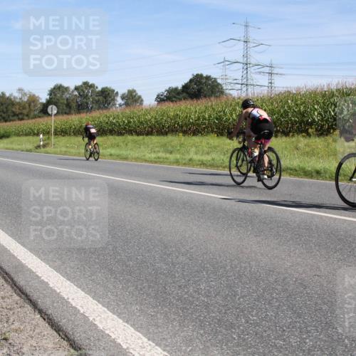 01.09.2024 - 17. Tribühne Triathlon H.Heesch http://msf.ph/oto/6943082 01.09.2024 11:25:15 Radfahren 335, 336, 403, 474, 486, 553, 1479 meine-sportfotos.de