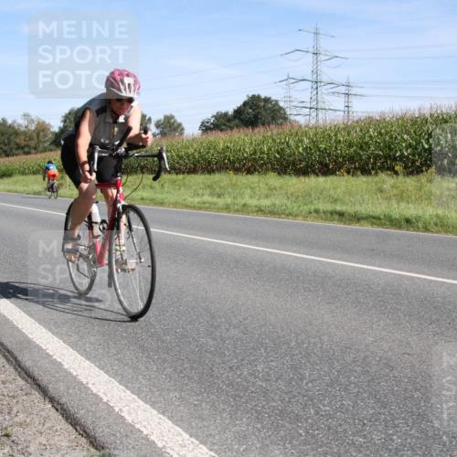 01.09.2024 - 17. Tribühne Triathlon H.Heesch http://msf.ph/oto/6943174 01.09.2024 11:27:10 Radfahren 383, 388, 393, 420, 442, 481 meine-sportfotos.de