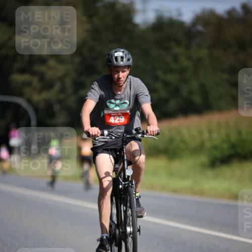 01.09.2024 - 17. Tribühne Triathlon H.Heesch http://msf.ph/oto/6943208 01.09.2024 11:30:35 Radfahren 360, 405, 429, 516, 519 meine-sportfotos.de