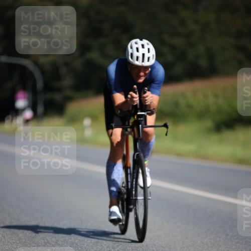 01.09.2024 - 17. Tribühne Triathlon H.Heesch http://msf.ph/oto/6943287 01.09.2024 11:30:50 Radfahren 319, 403, 433, 471, 512, 562 meine-sportfotos.de