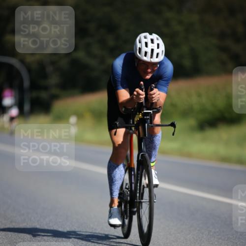01.09.2024 - 17. Tribühne Triathlon H.Heesch http://msf.ph/oto/6943293 01.09.2024 11:30:50 Radfahren 319, 403, 433, 471, 512, 562 meine-sportfotos.de
