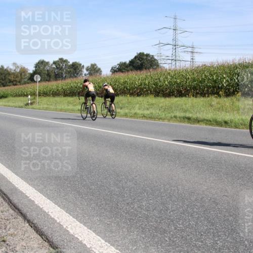 01.09.2024 - 17. Tribühne Triathlon H.Heesch http://msf.ph/oto/6943327 01.09.2024 11:30:29 Radfahren 332, 342, 518, 519, 537 meine-sportfotos.de