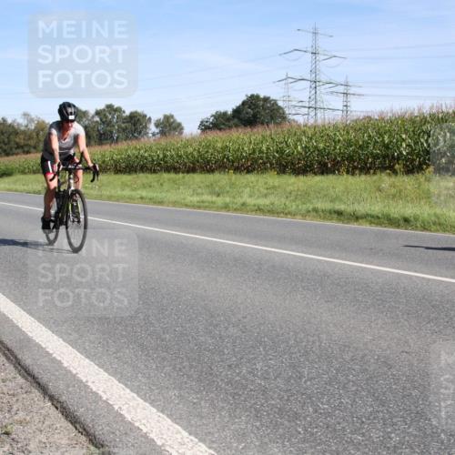 01.09.2024 - 17. Tribühne Triathlon H.Heesch http://msf.ph/oto/6943386 01.09.2024 11:31:32 Radfahren 377, 422, 445, 563 meine-sportfotos.de
