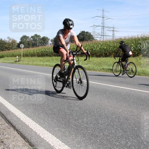 01.09.2024 - 17. Tribühne Triathlon H.Heesch http://msf.ph/oto/6943389 01.09.2024 11:31:32 Radfahren 377, 422, 445, 563 meine-sportfotos.de