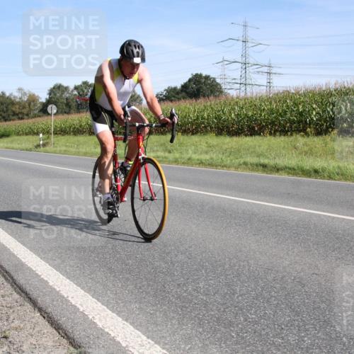 01.09.2024 - 17. Tribühne Triathlon H.Heesch http://msf.ph/oto/6943451 01.09.2024 11:33:04 Radfahren 401, 494 meine-sportfotos.de