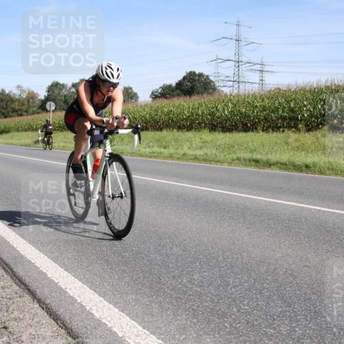 01.09.2024 - 17. Tribühne Triathlon H.Heesch http://msf.ph/oto/6943508 01.09.2024 11:34:43 Radfahren 348, 387, 428, 546 meine-sportfotos.de