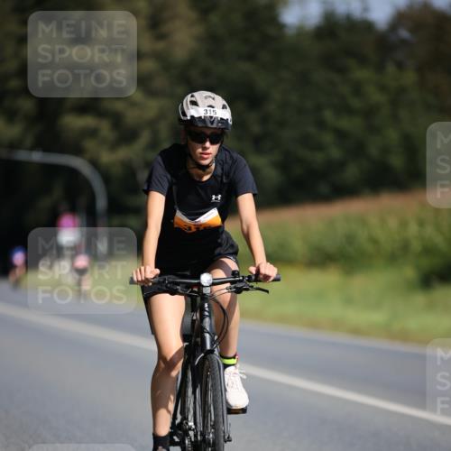 01.09.2024 - 17. Tribühne Triathlon H.Heesch http://msf.ph/oto/6943509 01.09.2024 11:32:42 Radfahren 315, 334, 468, 482 meine-sportfotos.de