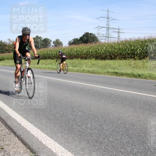 01.09.2024 - 17. Tribühne Triathlon H.Heesch http://msf.ph/oto/6943573 01.09.2024 11:36:21 Radfahren 382, 446, 470, 538, 550 meine-sportfotos.de