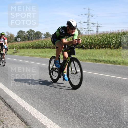 01.09.2024 - 17. Tribühne Triathlon H.Heesch http://msf.ph/oto/6943590 01.09.2024 11:36:35 Radfahren 330, 409, 475, 545 meine-sportfotos.de