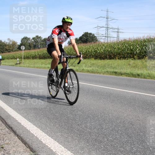 01.09.2024 - 17. Tribühne Triathlon H.Heesch http://msf.ph/oto/6943593 01.09.2024 11:36:35 Radfahren 330, 409, 475, 545 meine-sportfotos.de