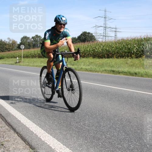 01.09.2024 - 17. Tribühne Triathlon H.Heesch http://msf.ph/oto/6943627 01.09.2024 11:37:05 Radfahren 423 meine-sportfotos.de