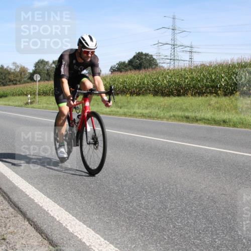 01.09.2024 - 17. Tribühne Triathlon H.Heesch http://msf.ph/oto/6943678 01.09.2024 11:37:58 Radfahren 445, 478, 520, 542 meine-sportfotos.de