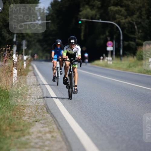 01.09.2024 - 17. Tribühne Triathlon H.Heesch http://msf.ph/oto/6943699 01.09.2024 11:34:06 Radfahren 329, 417 meine-sportfotos.de