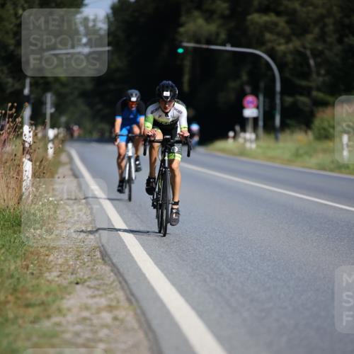 01.09.2024 - 17. Tribühne Triathlon H.Heesch http://msf.ph/oto/6943704 01.09.2024 11:34:06 Radfahren 329, 417 meine-sportfotos.de