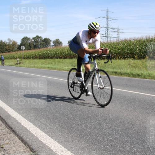 01.09.2024 - 17. Tribühne Triathlon H.Heesch http://msf.ph/oto/6943712 01.09.2024 11:38:25 Radfahren 498, 525 meine-sportfotos.de