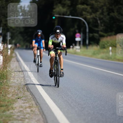 01.09.2024 - 17. Tribühne Triathlon H.Heesch http://msf.ph/oto/6943716 01.09.2024 11:34:06 Radfahren 329, 417 meine-sportfotos.de