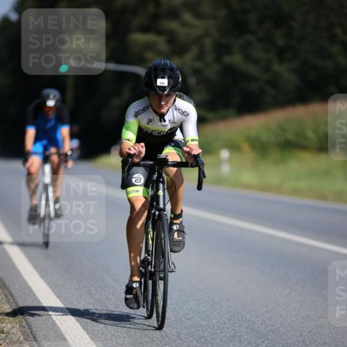 01.09.2024 - 17. Tribühne Triathlon H.Heesch http://msf.ph/oto/6943738 01.09.2024 11:34:07 Radfahren 329, 417 meine-sportfotos.de