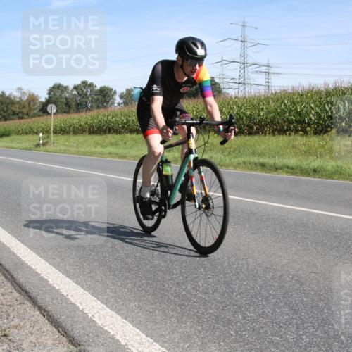 01.09.2024 - 17. Tribühne Triathlon H.Heesch http://msf.ph/oto/6943741 01.09.2024 11:39:22 Radfahren 333, 373, 402, 440 meine-sportfotos.de