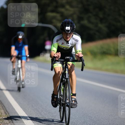 01.09.2024 - 17. Tribühne Triathlon H.Heesch http://msf.ph/oto/6943742 01.09.2024 11:34:07 Radfahren 329, 417 meine-sportfotos.de