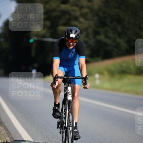 01.09.2024 - 17. Tribühne Triathlon H.Heesch http://msf.ph/oto/6943751 01.09.2024 11:34:09 Radfahren 329, 417 meine-sportfotos.de