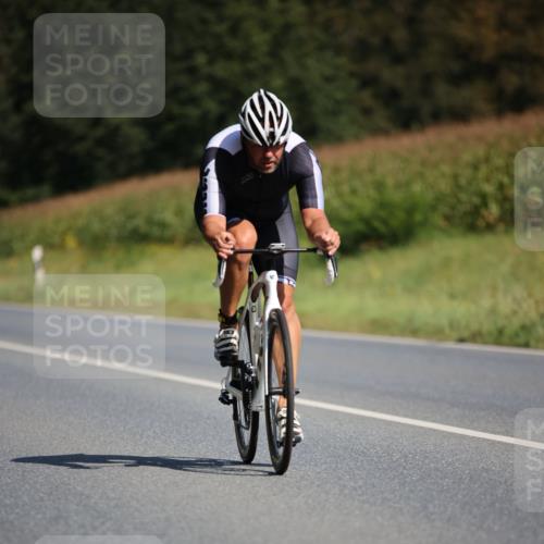 01.09.2024 - 17. Tribühne Triathlon H.Heesch http://msf.ph/oto/6943801 01.09.2024 11:34:40 Radfahren 308, 348, 387, 428, 546 meine-sportfotos.de