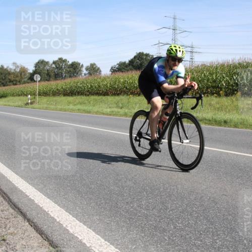 01.09.2024 - 17. Tribühne Triathlon H.Heesch http://msf.ph/oto/6943806 01.09.2024 11:40:34 Radfahren 363, 378, 420, 487 meine-sportfotos.de