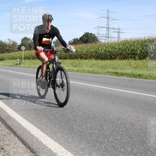 01.09.2024 - 17. Tribühne Triathlon H.Heesch http://msf.ph/oto/6943823 01.09.2024 11:40:51 Radfahren 313, 349 meine-sportfotos.de