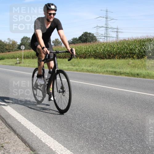 01.09.2024 - 17. Tribühne Triathlon H.Heesch http://msf.ph/oto/6943841 01.09.2024 11:41:11 Radfahren 315, 376, 466, 491, 545 meine-sportfotos.de
