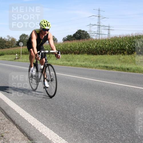 01.09.2024 - 17. Tribühne Triathlon H.Heesch http://msf.ph/oto/6943935 01.09.2024 11:42:47 Radfahren 427, 478, 500, 551 meine-sportfotos.de