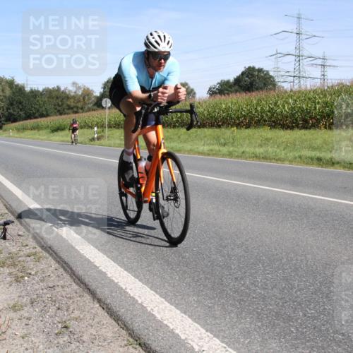 01.09.2024 - 17. Tribühne Triathlon H.Heesch http://msf.ph/oto/6943986 01.09.2024 11:44:12 Radfahren 511, 547 meine-sportfotos.de