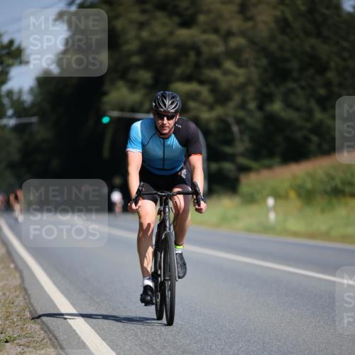 01.09.2024 - 17. Tribühne Triathlon H.Heesch http://msf.ph/oto/6944001 01.09.2024 11:36:09 Radfahren 394, 505, 550 meine-sportfotos.de