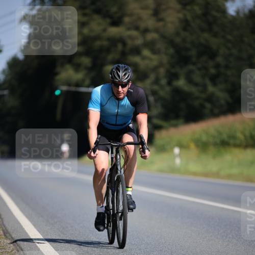 01.09.2024 - 17. Tribühne Triathlon H.Heesch http://msf.ph/oto/6944009 01.09.2024 11:36:09 Radfahren 394, 505, 550 meine-sportfotos.de