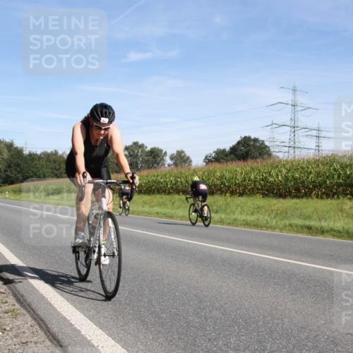 01.09.2024 - 17. Tribühne Triathlon H.Heesch http://msf.ph/oto/6944045 01.09.2024 11:45:23 Radfahren 403, 447, 479, 484, 487, 557, 563 meine-sportfotos.de