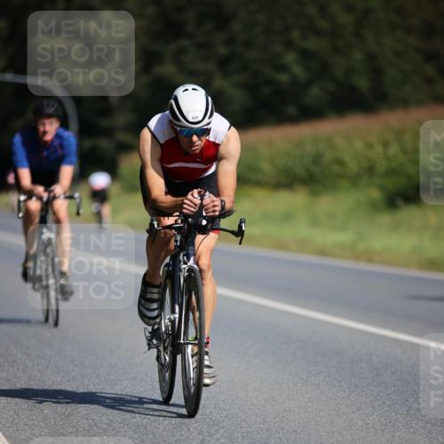 01.09.2024 - 17. Tribühne Triathlon H.Heesch http://msf.ph/oto/6944080 01.09.2024 11:36:24 Radfahren 312, 382, 446, 470, 545 meine-sportfotos.de