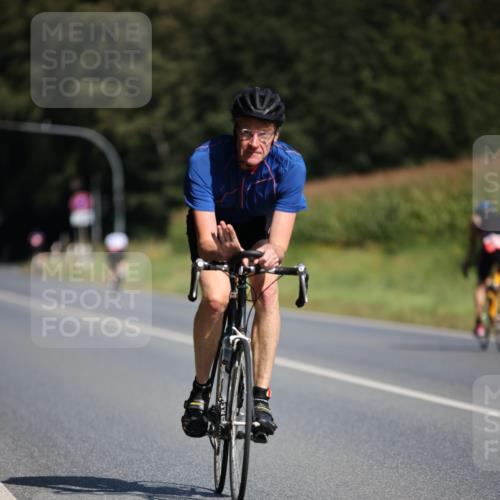 01.09.2024 - 17. Tribühne Triathlon H.Heesch http://msf.ph/oto/6944092 01.09.2024 11:36:25 Radfahren 312, 330, 382, 470, 545 meine-sportfotos.de