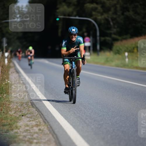 01.09.2024 - 17. Tribühne Triathlon H.Heesch http://msf.ph/oto/6944357 01.09.2024 11:37:04 Radfahren 372, 423, 459, 536 meine-sportfotos.de