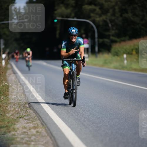 01.09.2024 - 17. Tribühne Triathlon H.Heesch http://msf.ph/oto/6944360 01.09.2024 11:37:04 Radfahren 372, 423, 459, 536 meine-sportfotos.de