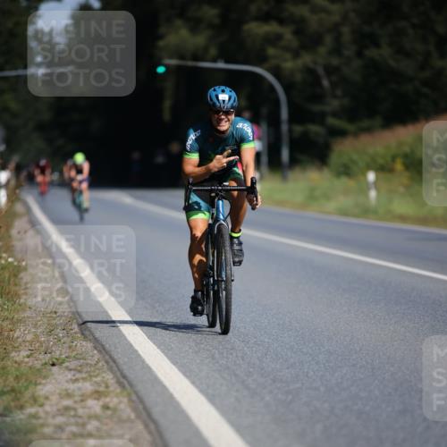 01.09.2024 - 17. Tribühne Triathlon H.Heesch http://msf.ph/oto/6944363 01.09.2024 11:37:04 Radfahren 372, 423, 459, 536 meine-sportfotos.de